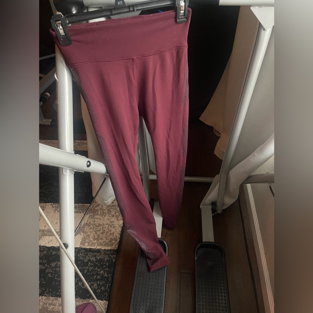 Lululemon maroon leggings size 6
